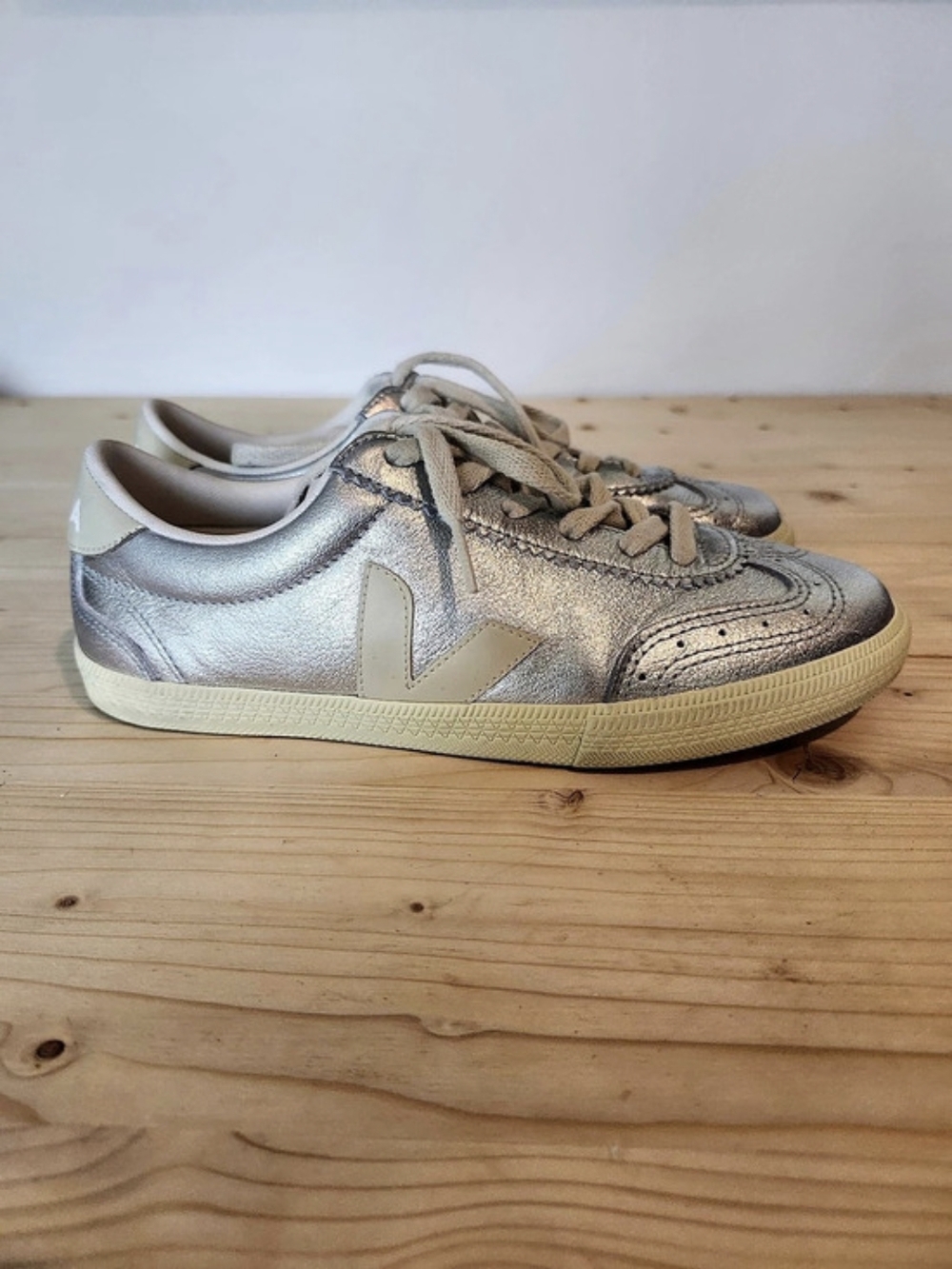 Veja Volley O.T. Leather Sneakers Leather Sneakers Silver & Off-white Women's 6 - Picture 2 of 12